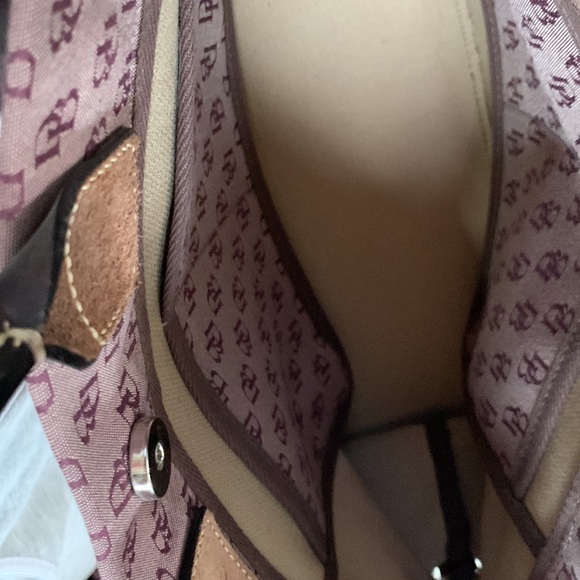 Dooney& Bourke monogram wine satchel with shoulder strap. Never carried - Picture 7 of 7